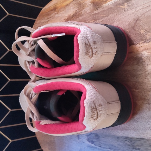 Nike - Picture 3 of 4